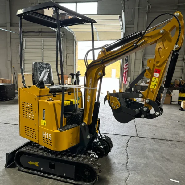 1 ton, 13.5HP RATO Mini Excavator w/ pilot control system | AGT-H15R - Image 2