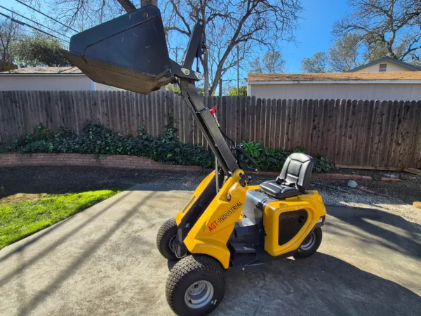 0.7 Ton, RATO Engine Front End Mini Loader | HR230 - Image 2