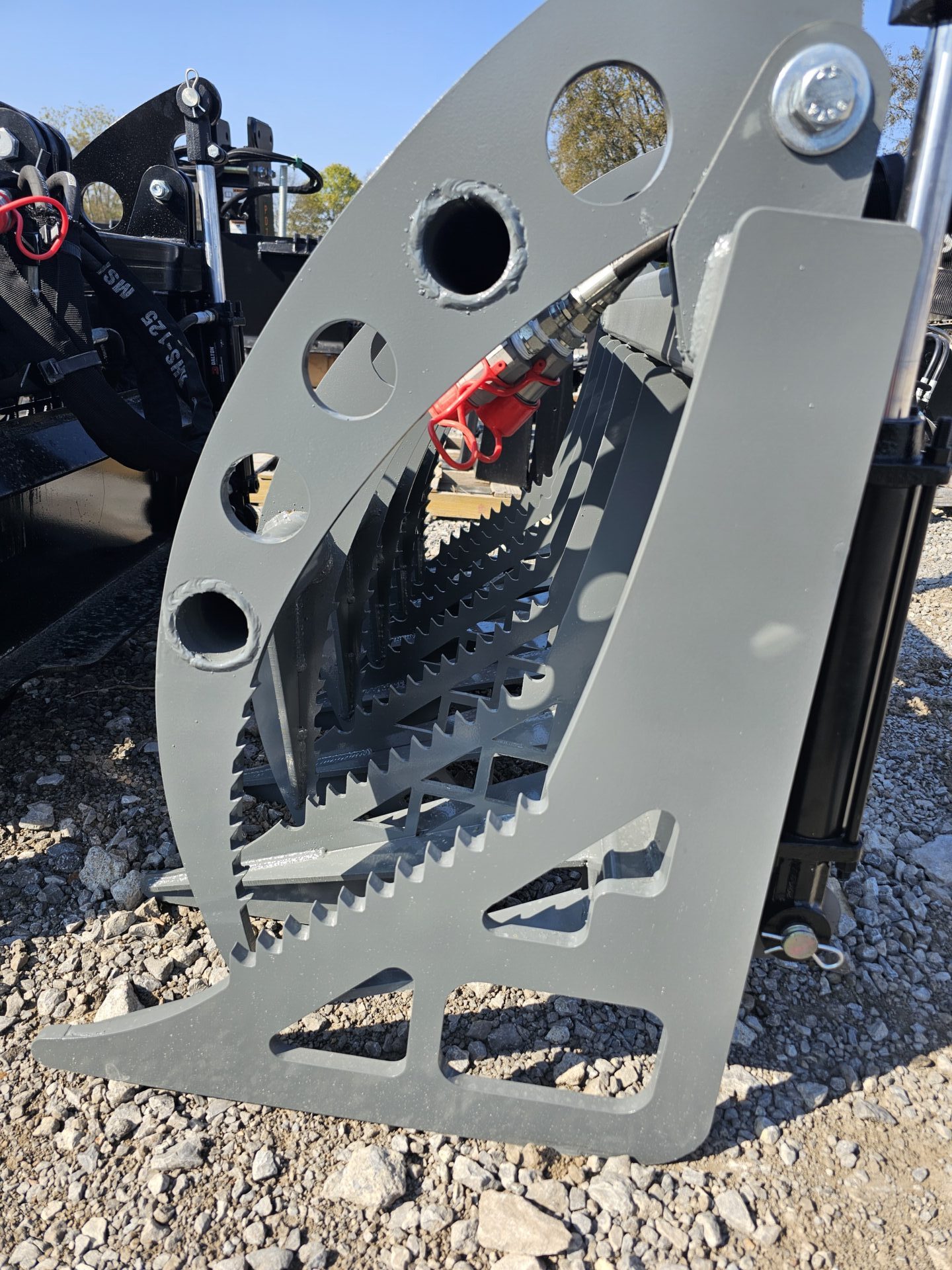 BPT 48″ Extreme Duty Mini Skid Root Grapple - Image 3