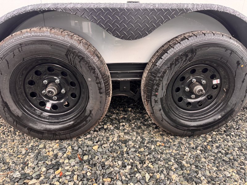 2026 Cynergy 7x16 Enclosed Pro Series Slant-V Blackout Barn Door 7K - Image 4