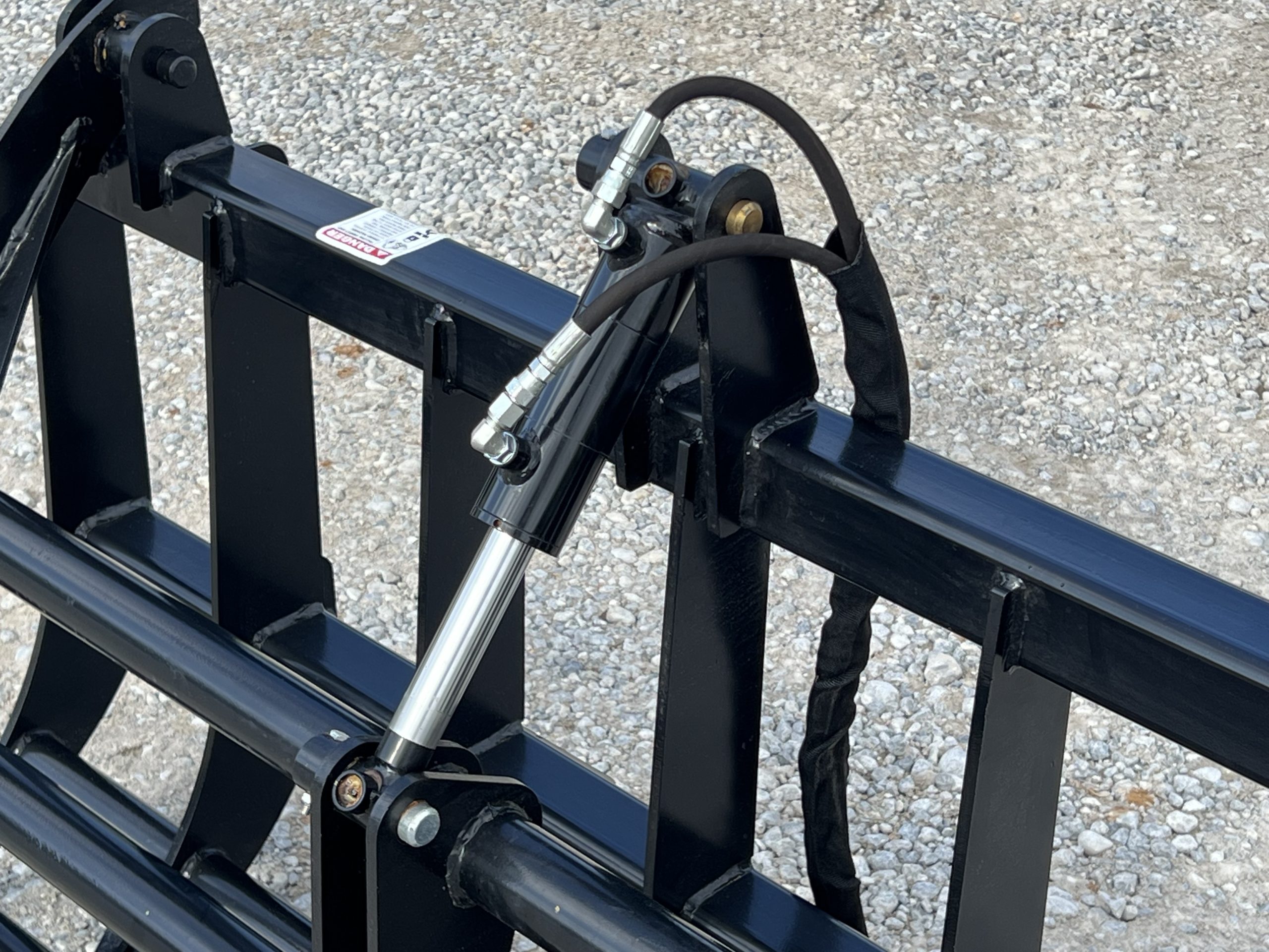 60″ Compact Tractor Root Rake Clam Grapple Attachment Fits Skid Steer Quick Attach - Image 10