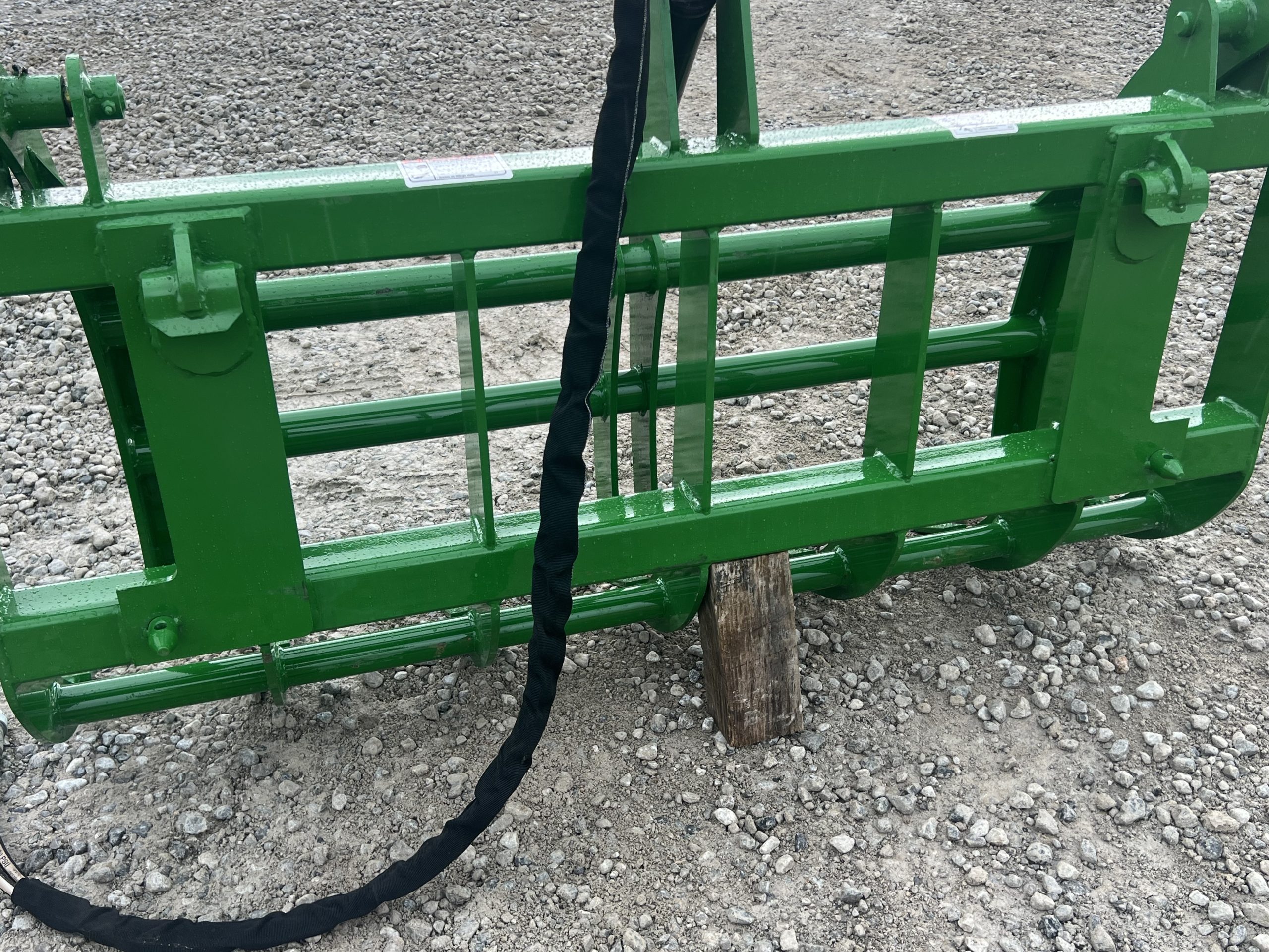 60″ Compact Tractor Root Rake Clam Grapple Fits John Deere Loader - Image 10