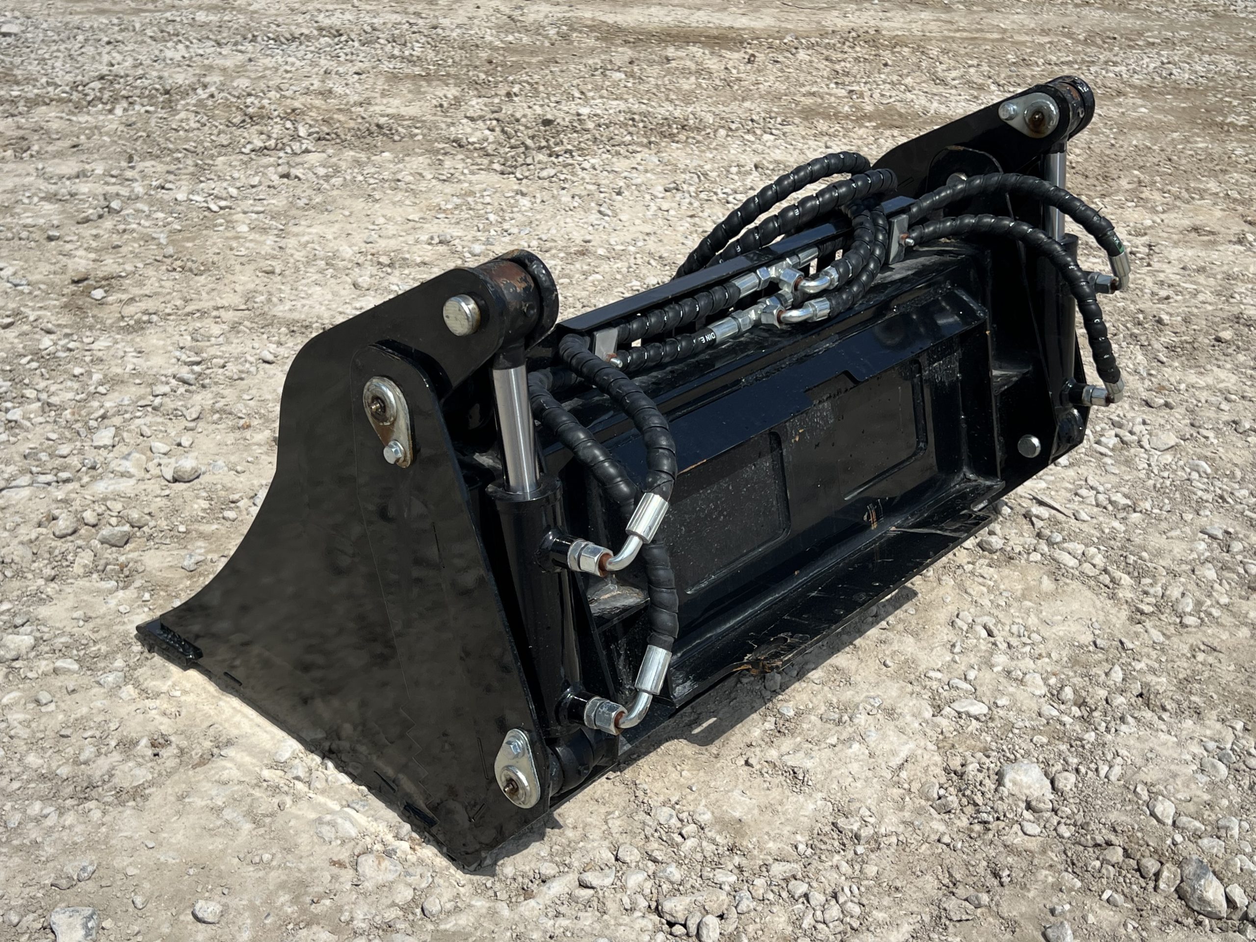 39″ 4-IN-1 Multi Purpose Smooth Bucket Attachment Fits Mini Skid Steer Universal - Image 8