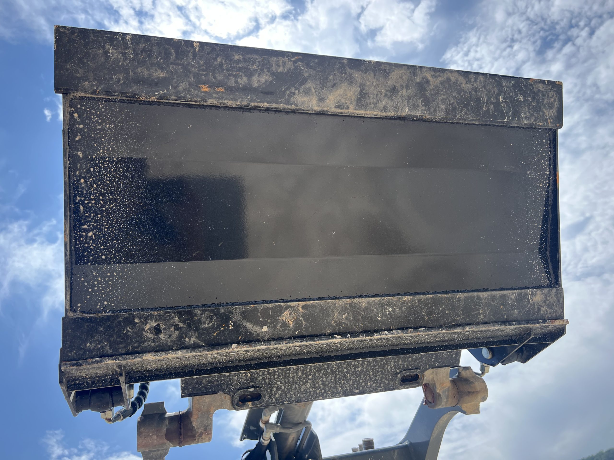 39″ 4-IN-1 Multi Purpose Smooth Bucket Attachment Fits Mini Skid Steer Universal - Image 10