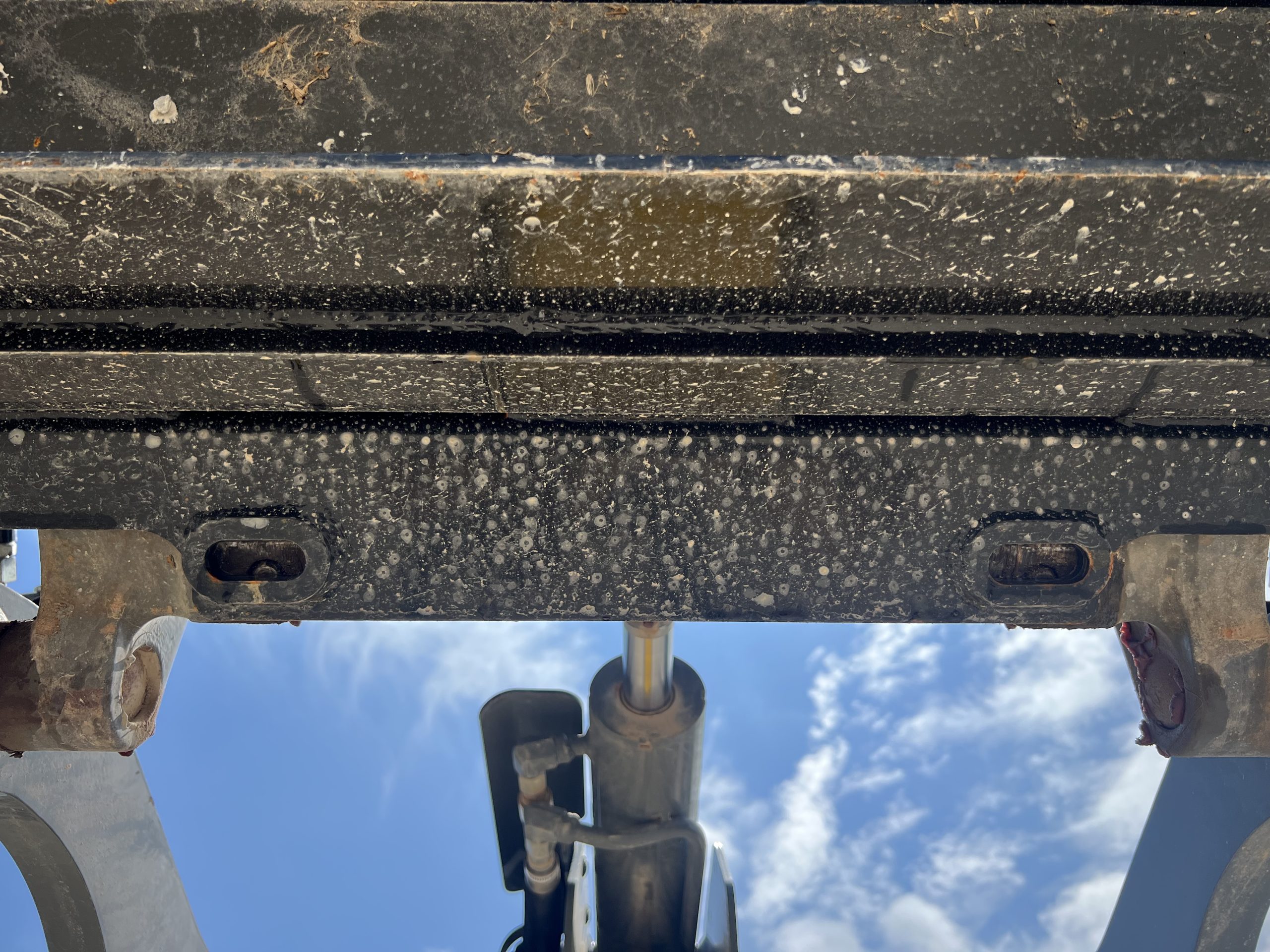 39″ 4-IN-1 Multi Purpose Smooth Bucket Attachment Fits Mini Skid Steer Universal - Image 11