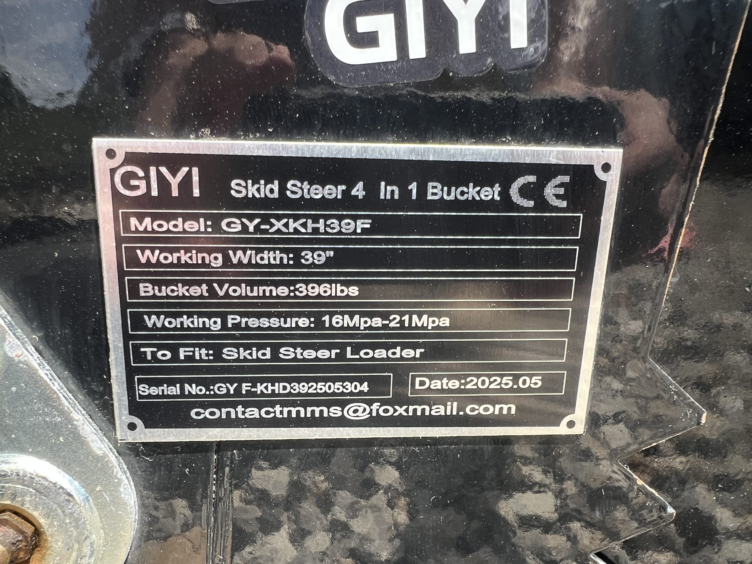 39″ 4-IN-1 Multi Purpose Smooth Bucket Attachment Fits Mini Skid Steer Universal - Image 12