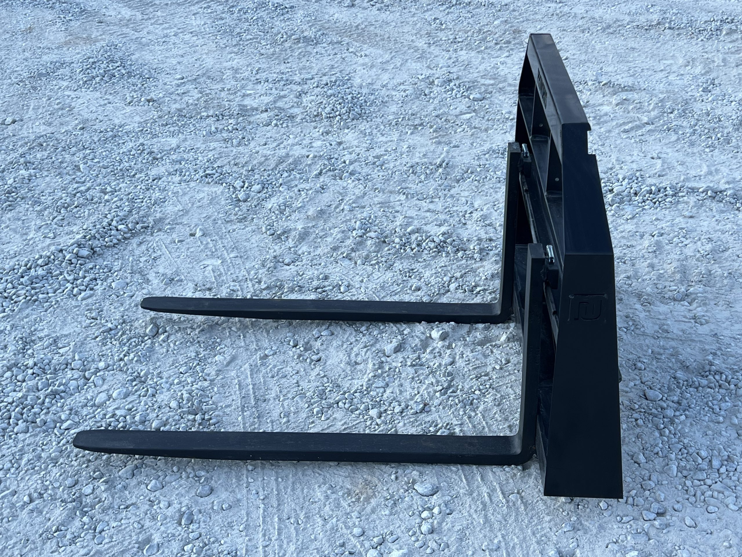 42″ Long 2,200 Pound Wide Rail Pallet Fork Attachment Fits Mini Universal Skid Steer - Image 9