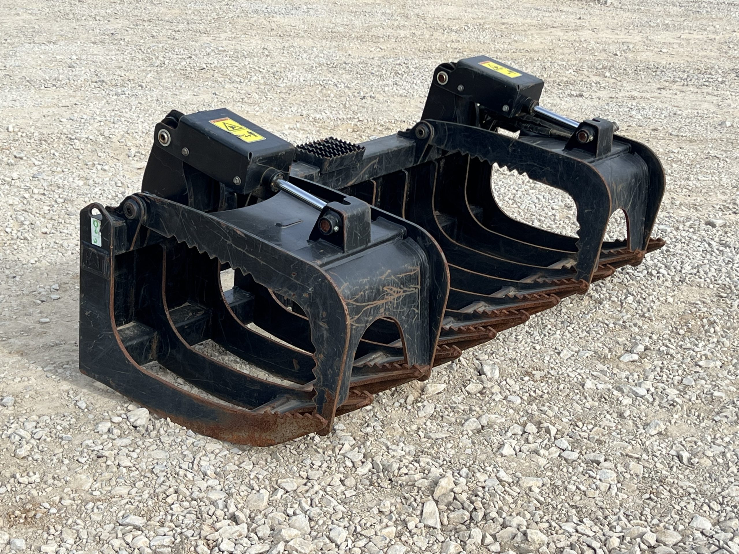2021 CAT 84″ Industrial Root Rake Grapple Attachment Fits Skid Steer Loader - Image 3