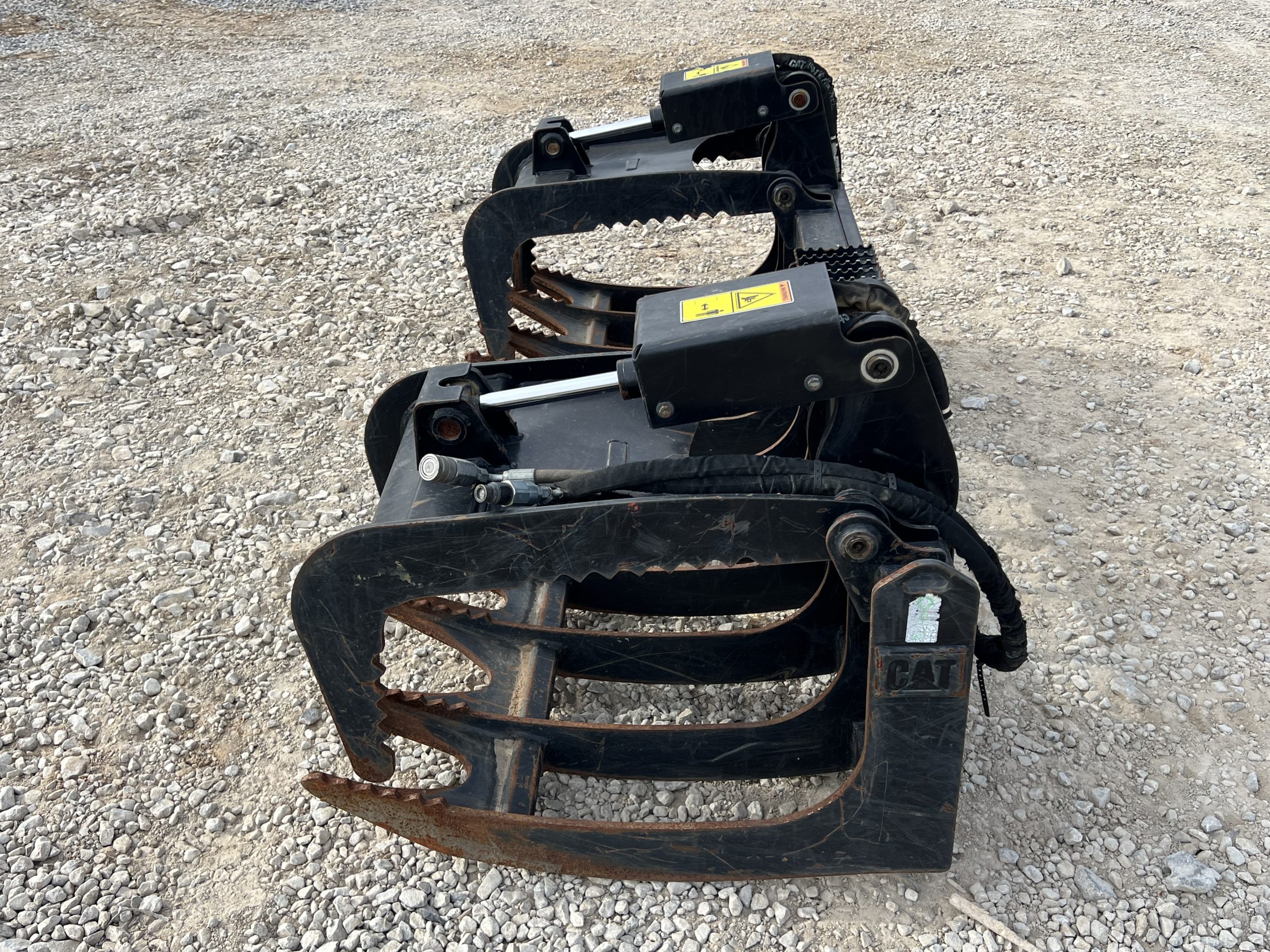 2021 CAT 84″ Industrial Root Rake Grapple Attachment Fits Skid Steer Loader - Image 8