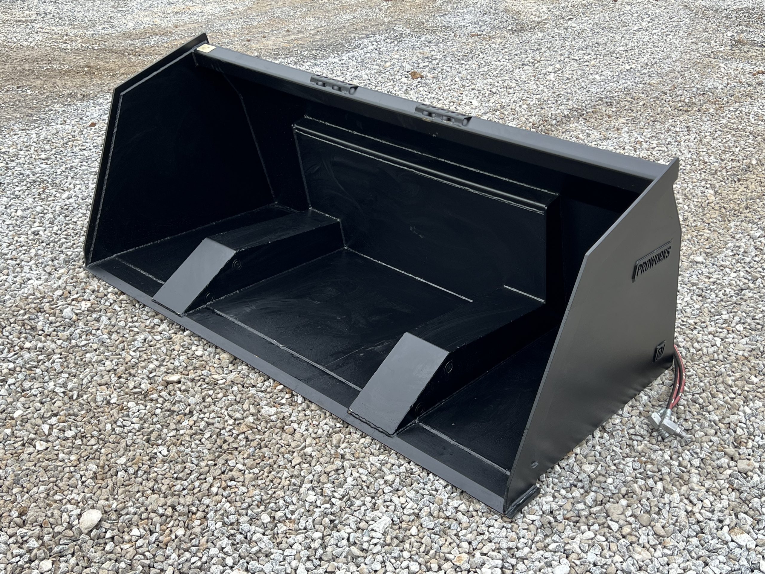 84″ High Front Dump Bucket Attachment Fits Skid Steer Quick Attach - Image 3
