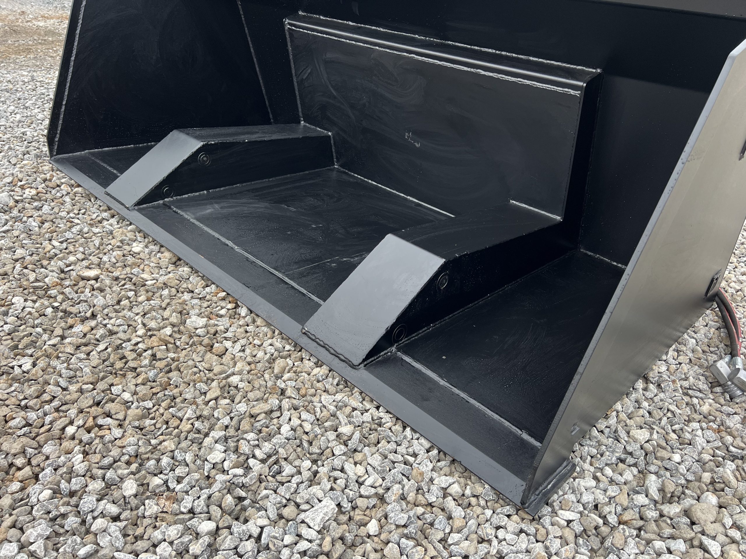 84″ High Front Dump Bucket Attachment Fits Skid Steer Quick Attach - Image 9