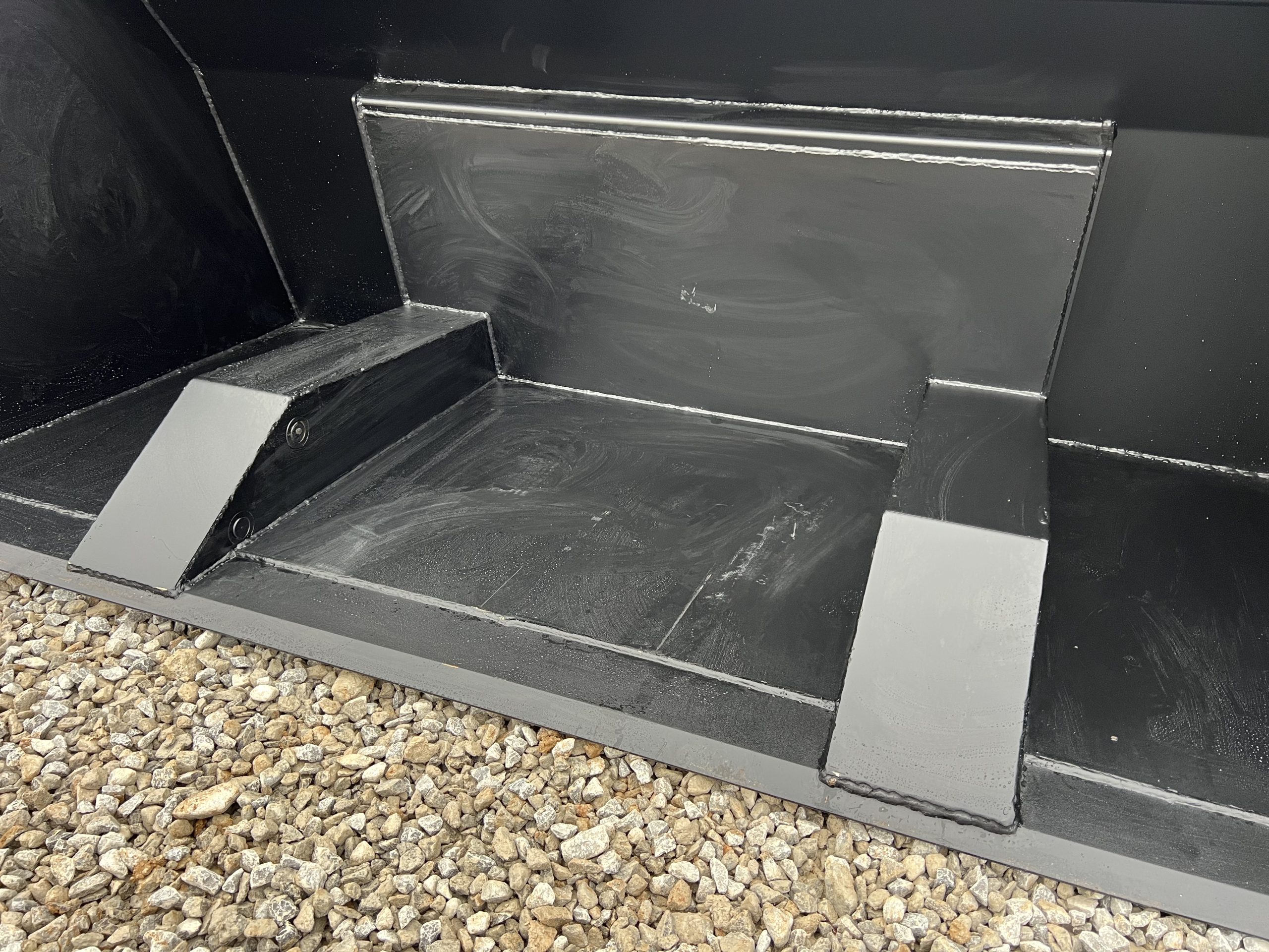 84″ High Front Dump Bucket Attachment Fits Skid Steer Quick Attach - Image 10