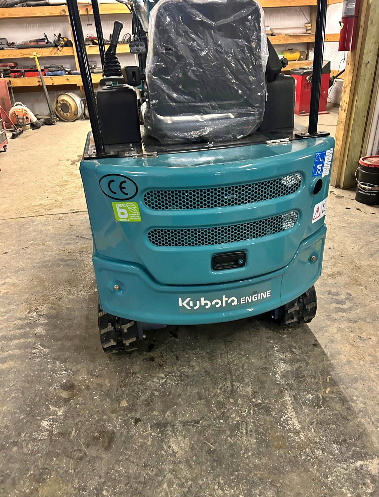 Dig Master DM200 Mini Excavator Kubota Diesel Engine - Image 2