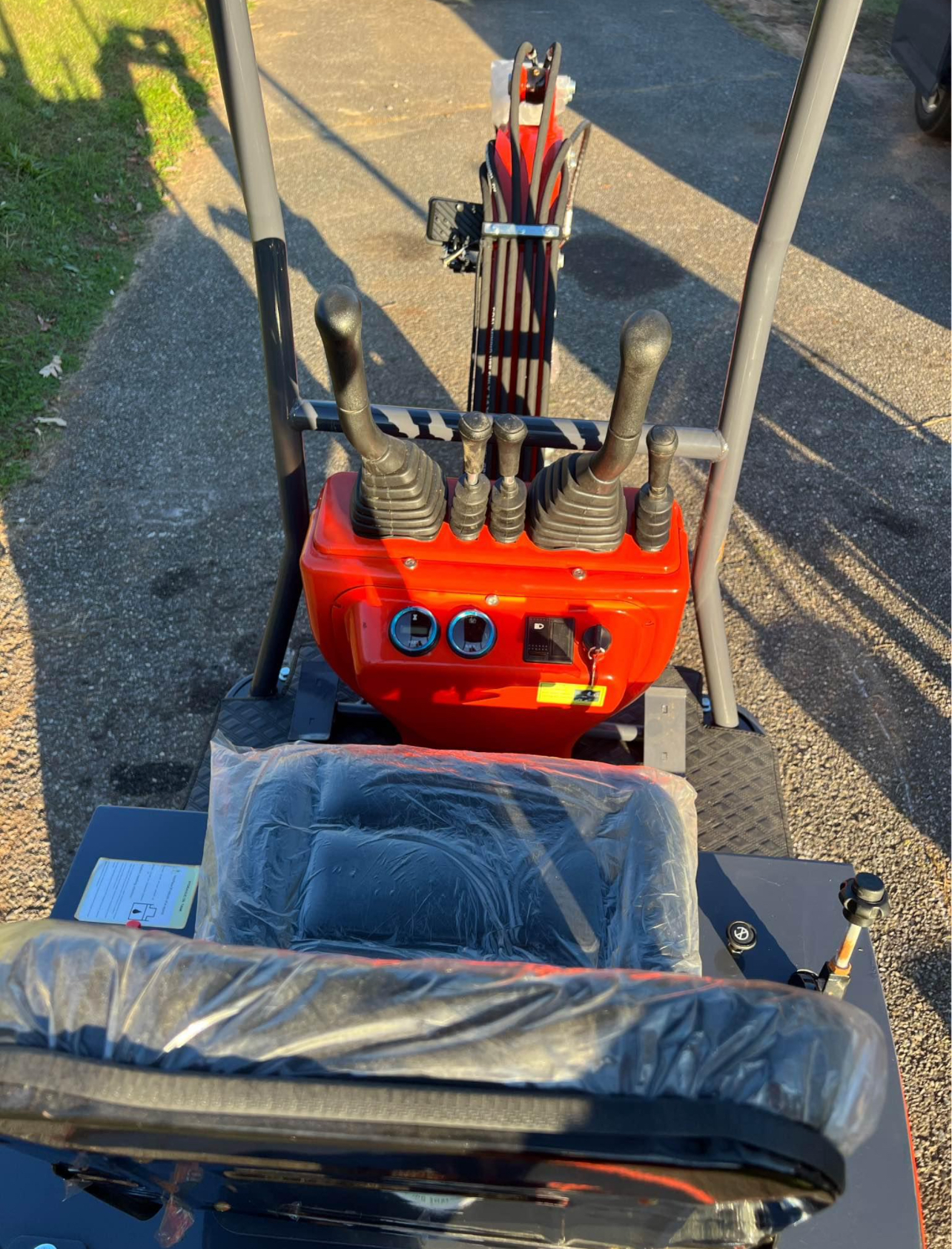 MX15R 1-Ton Mini Excavator - Image 3