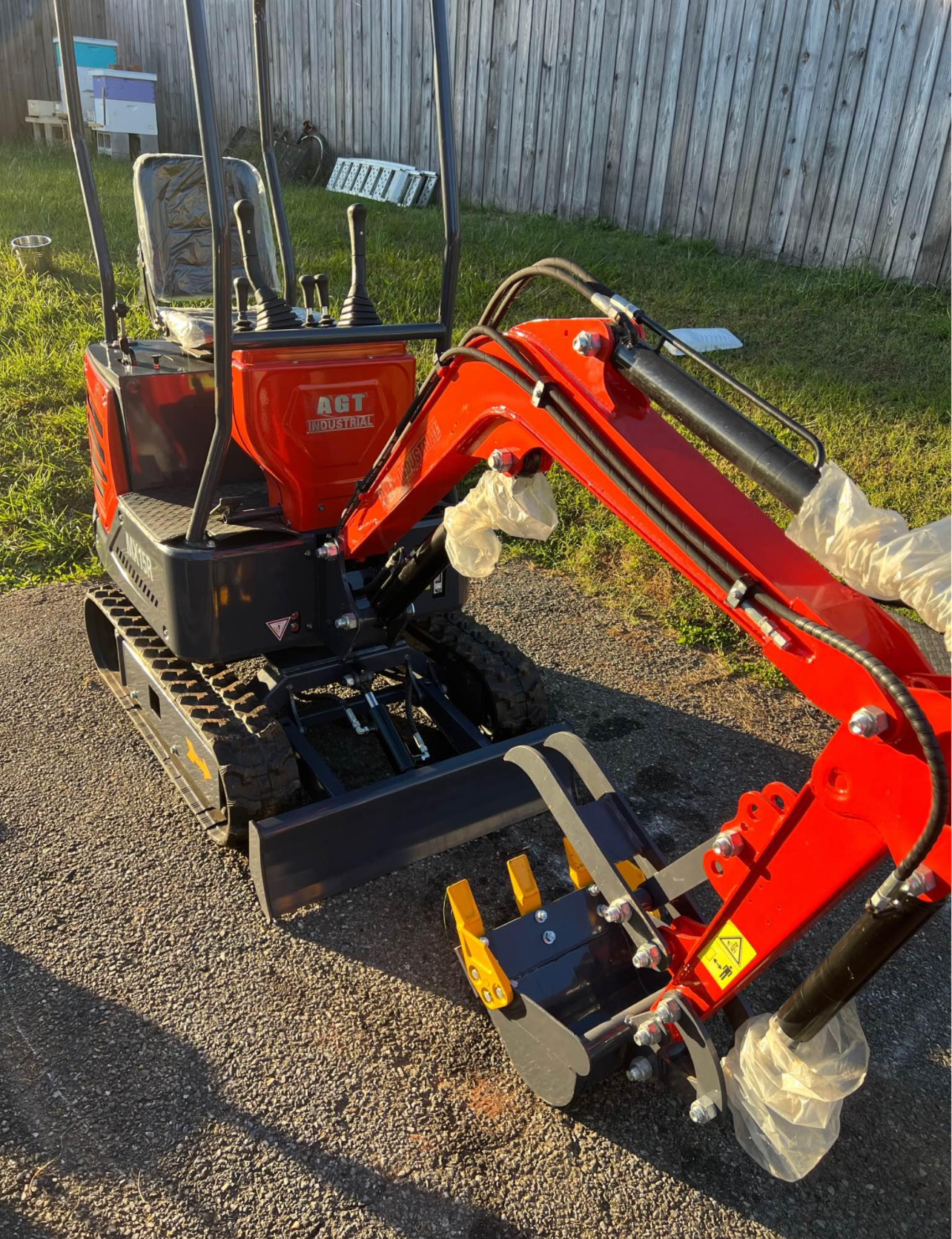 MX15R 1-Ton Mini Excavator - Image 4