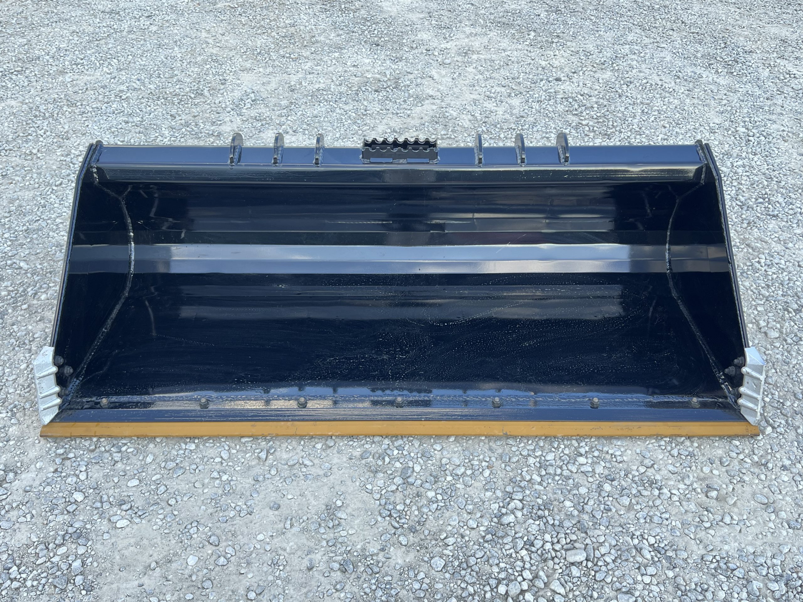 XHD 84″ Severe Duty Smooth Bucket with Bolt On Cutting Edge Fits Compact Track Loader - Image 2