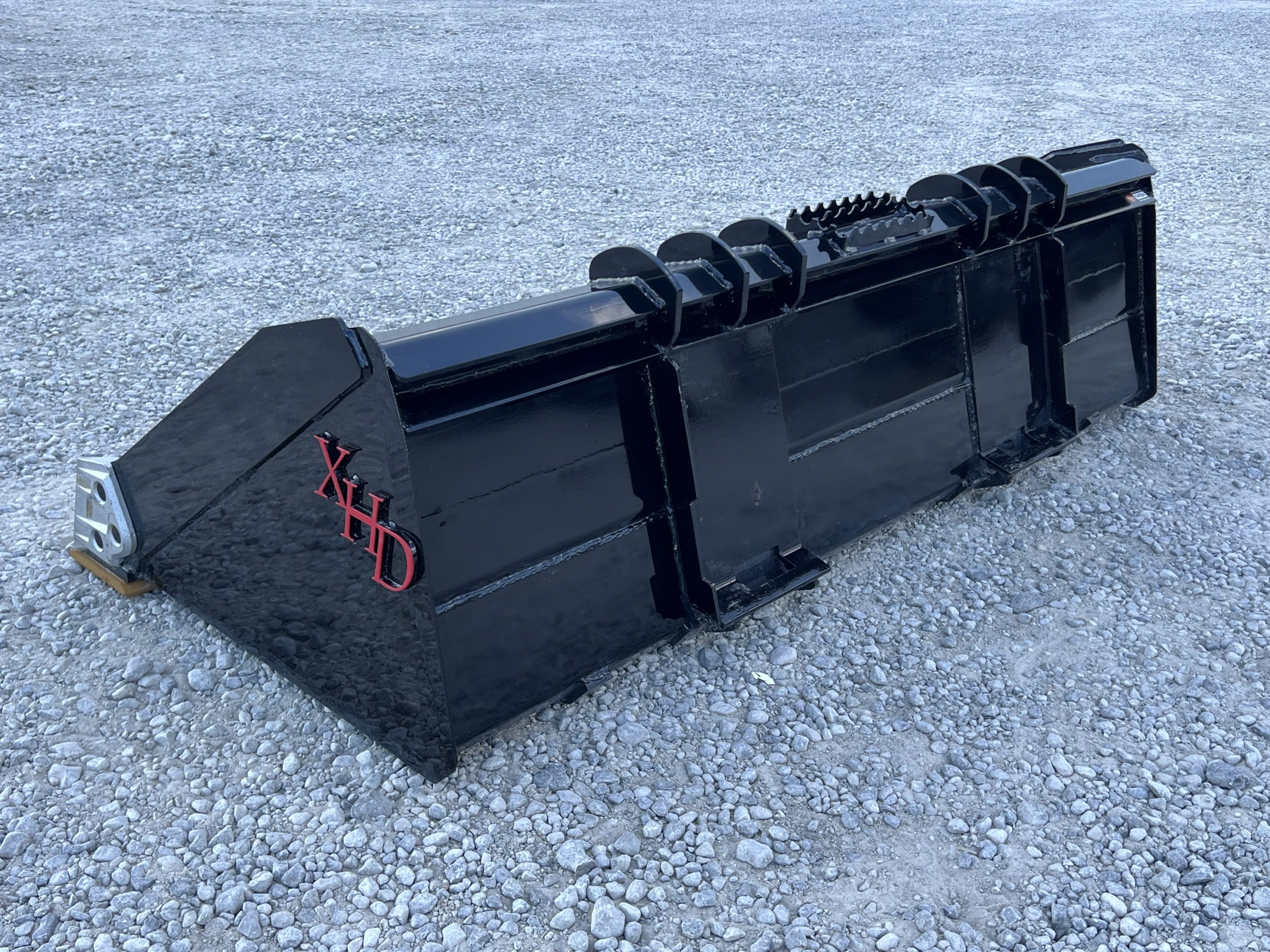 XHD 84″ Severe Duty Smooth Bucket with Bolt On Cutting Edge Fits Compact Track Loader - Image 7