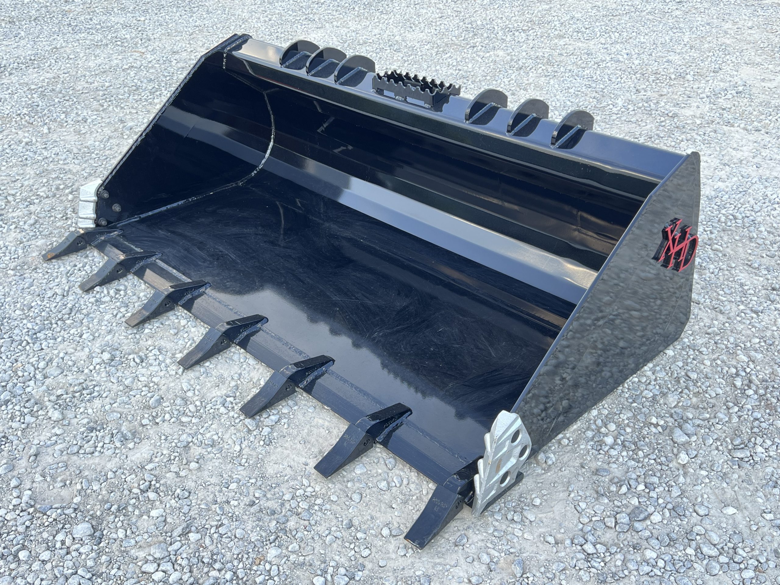 XHD 73″ Severe Duty Tooth Bucket with Side Cutters Fits Compact Track Loader - Image 3