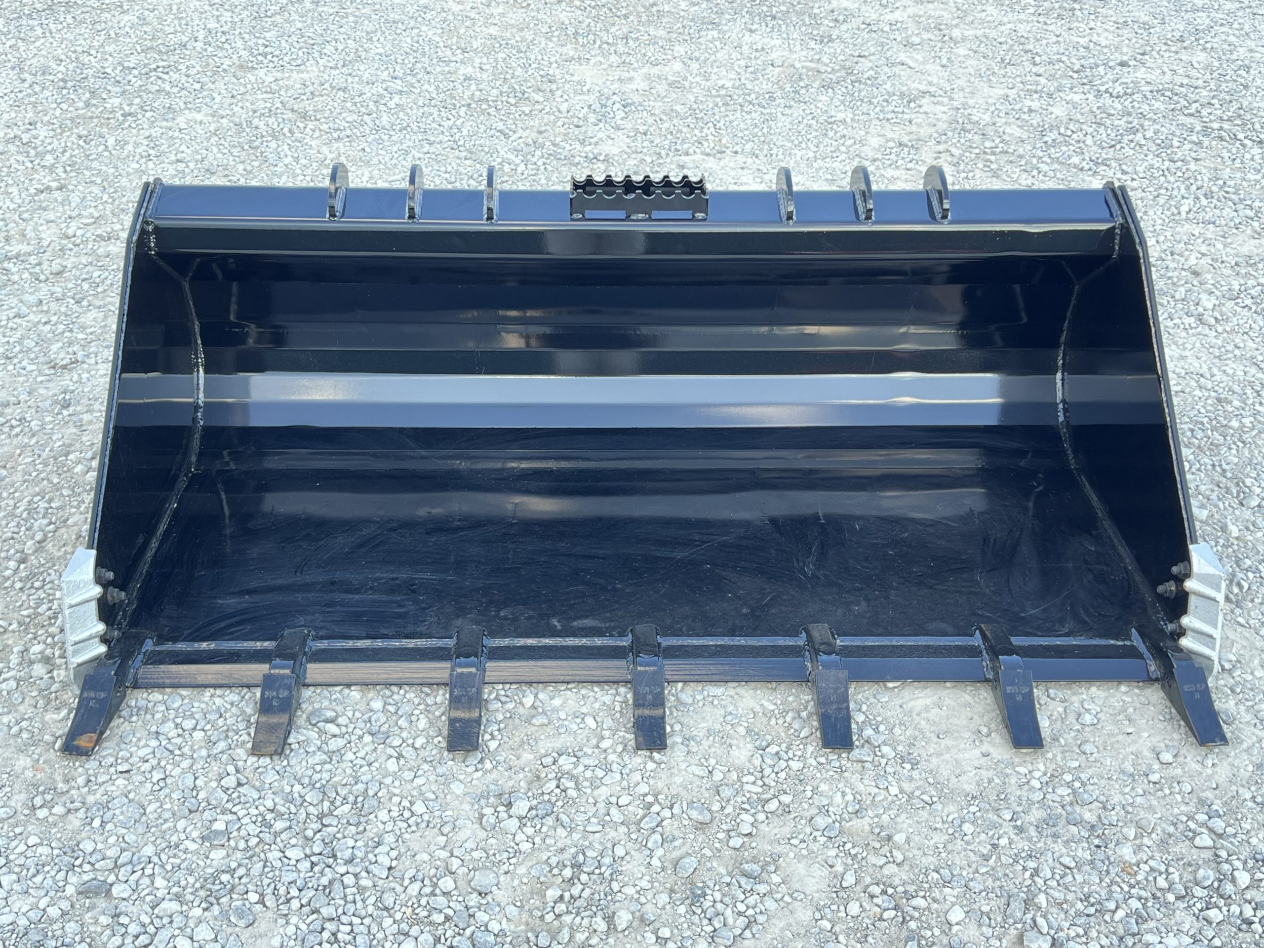 XHD 73″ Severe Duty Tooth Bucket with Side Cutters Fits Compact Track Loader - Image 2