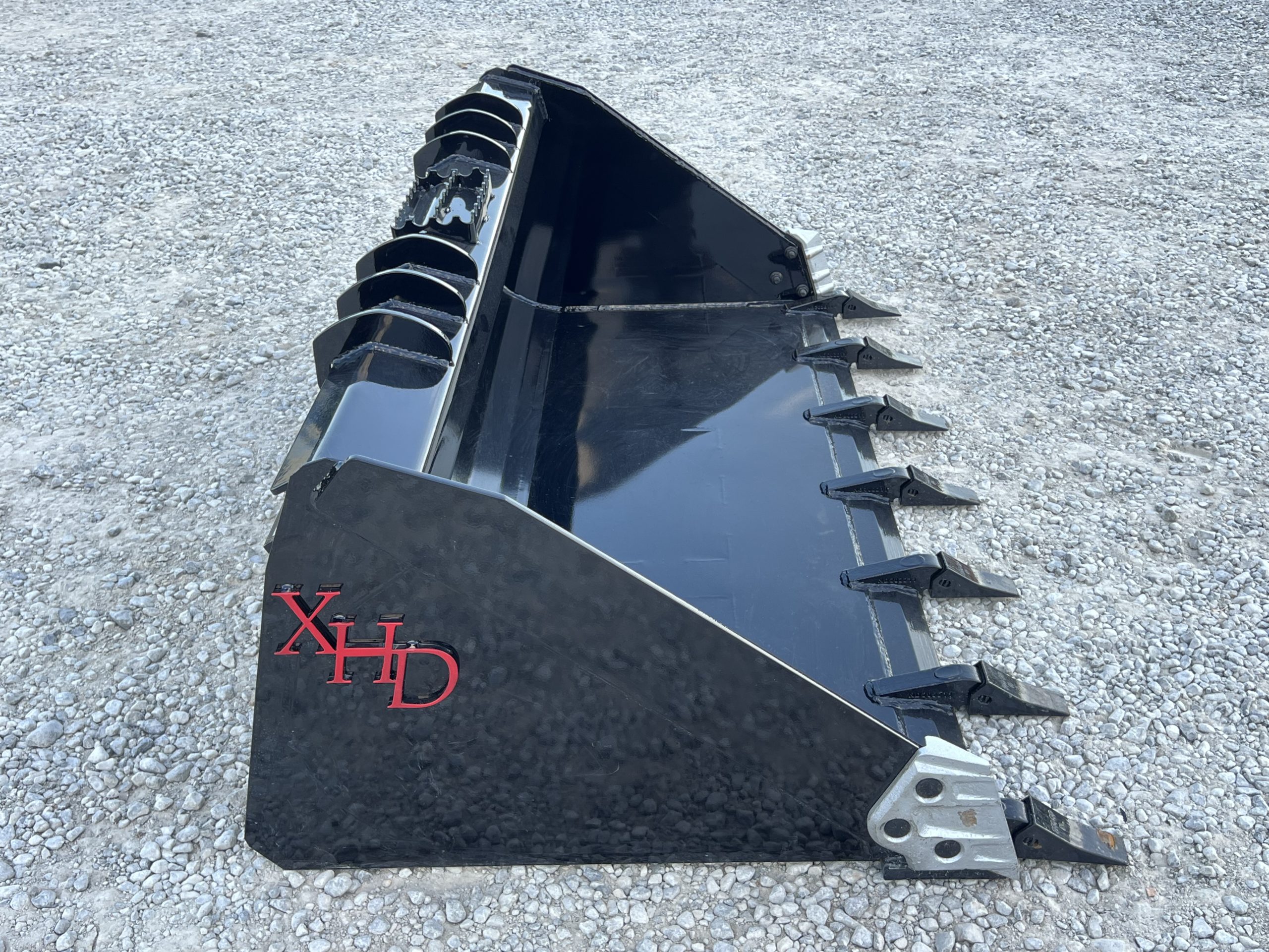 XHD 73″ Severe Duty Tooth Bucket with Side Cutters Fits Compact Track Loader - Image 4