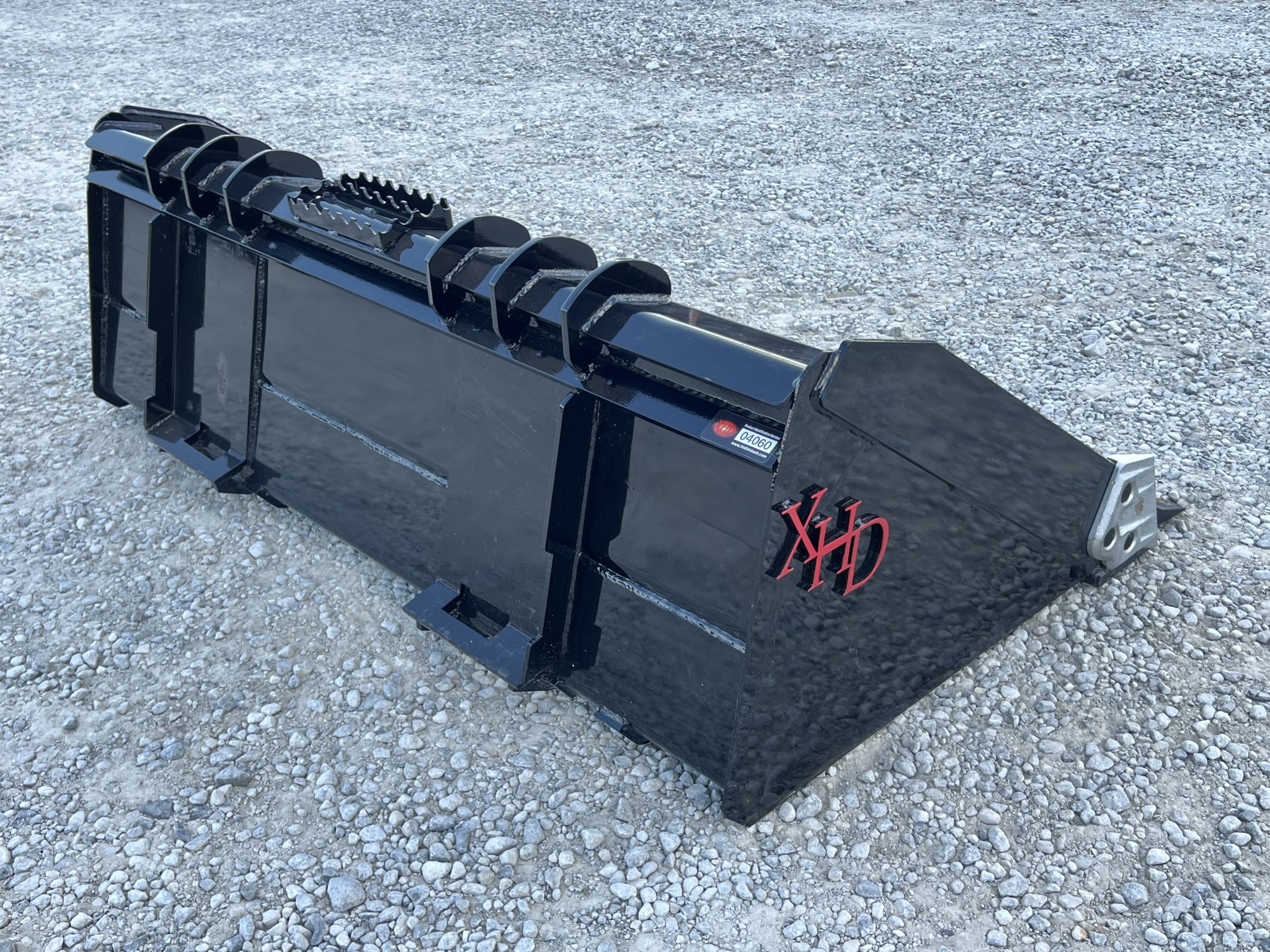 XHD 73″ Severe Duty Tooth Bucket with Side Cutters Fits Compact Track Loader - Image 5