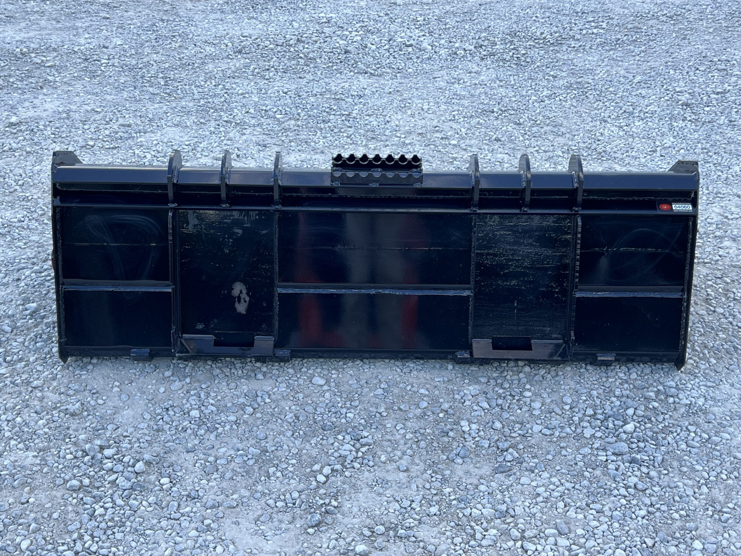 XHD 73″ Severe Duty Tooth Bucket with Side Cutters Fits Compact Track Loader - Image 6