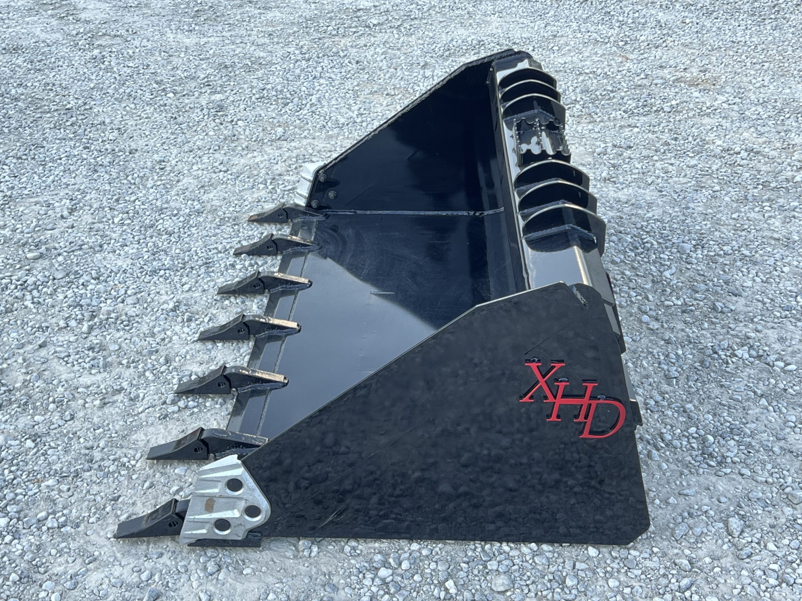 XHD 73″ Severe Duty Tooth Bucket with Side Cutters Fits Compact Track Loader - Image 8