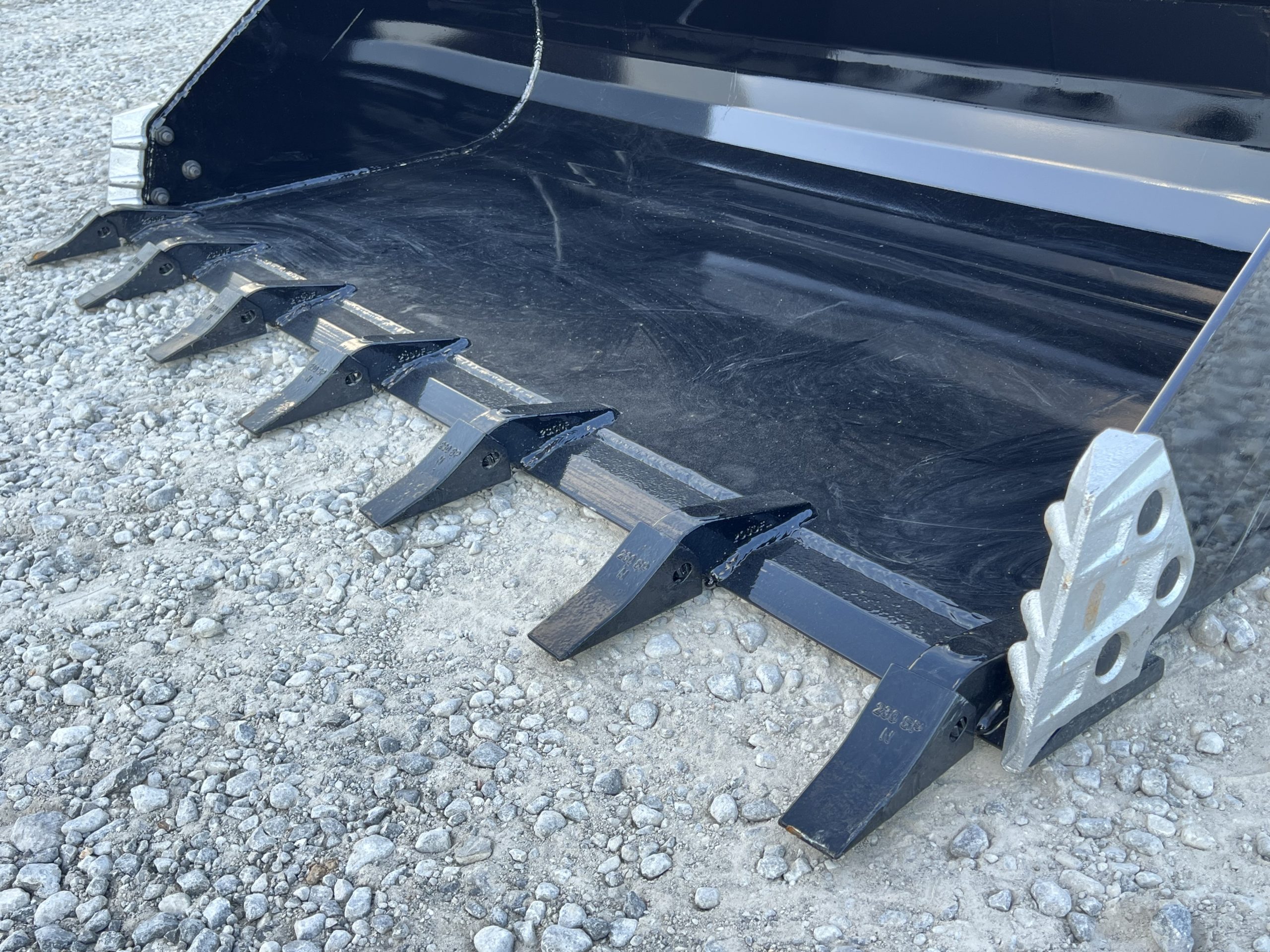 XHD 73″ Severe Duty Tooth Bucket with Side Cutters Fits Compact Track Loader - Image 9