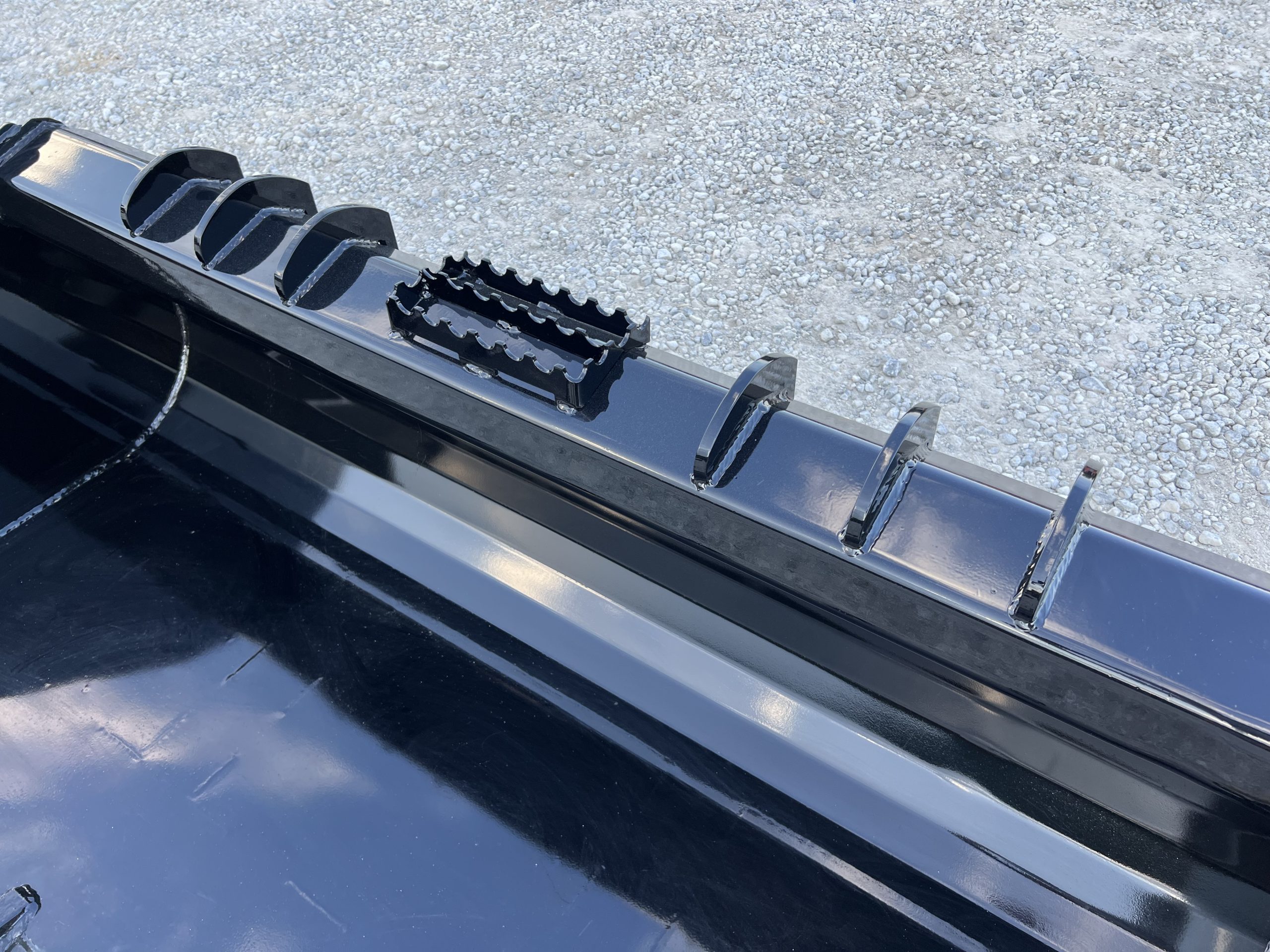 XHD 73″ Severe Duty Tooth Bucket with Side Cutters Fits Compact Track Loader - Image 11