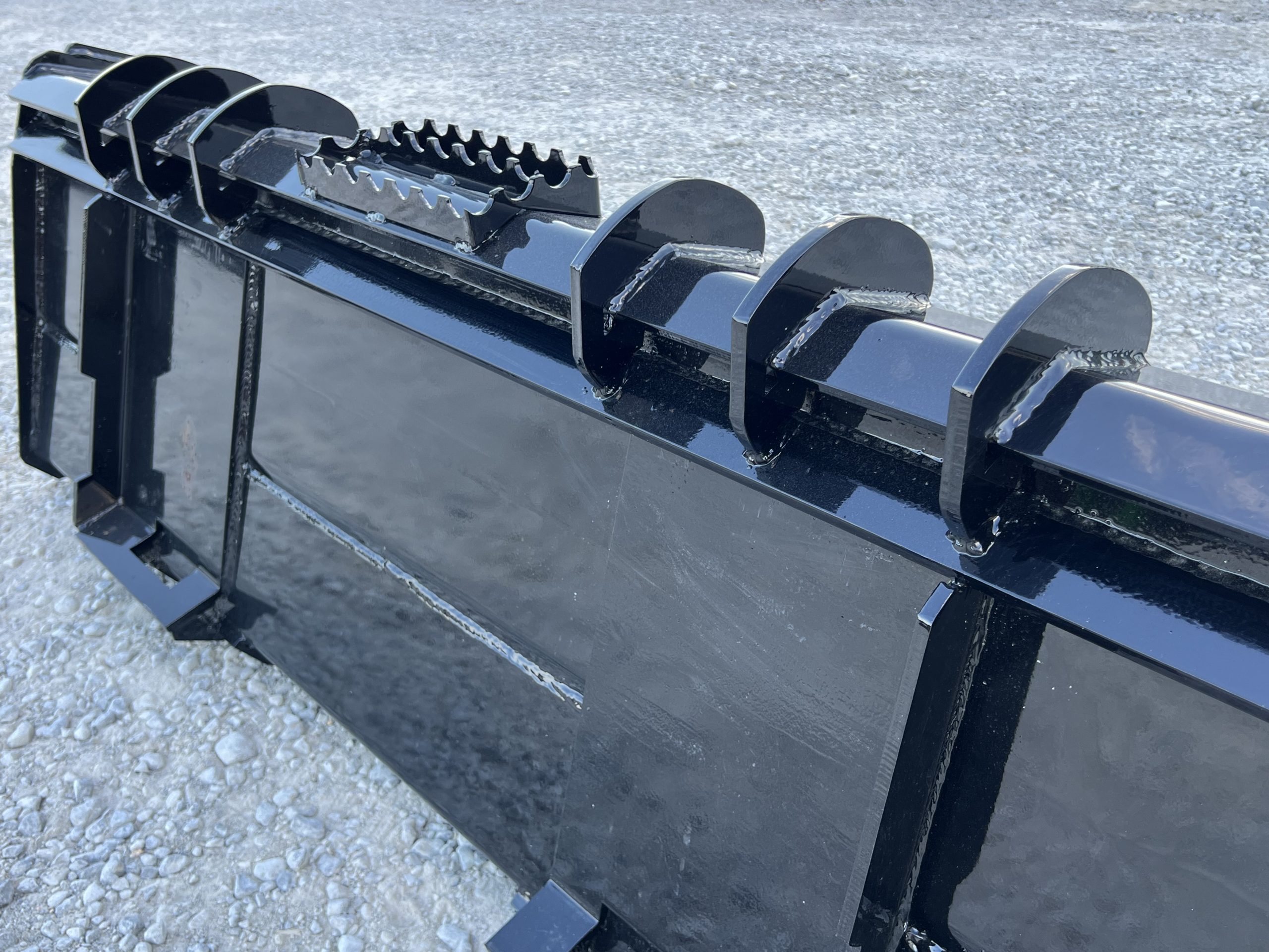 XHD 73″ Severe Duty Tooth Bucket with Side Cutters Fits Compact Track Loader - Image 13