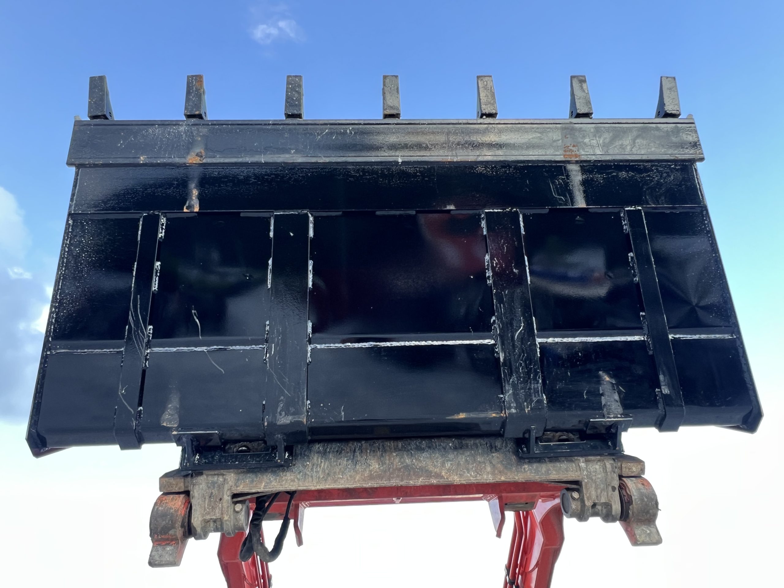 XHD 73″ Severe Duty Tooth Bucket with Side Cutters Fits Compact Track Loader - Image 14