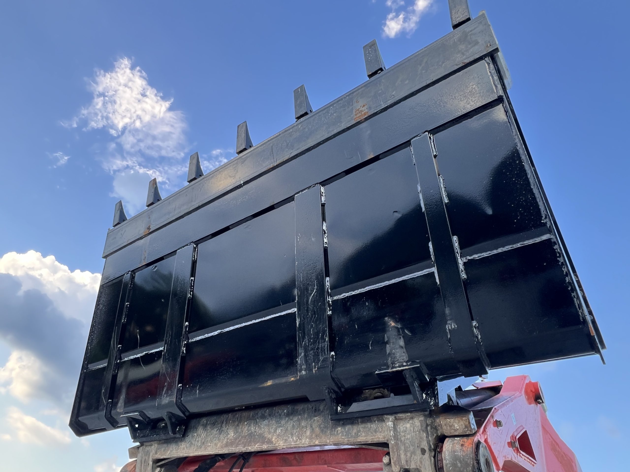 XHD 73″ Severe Duty Tooth Bucket with Side Cutters Fits Compact Track Loader - Image 15