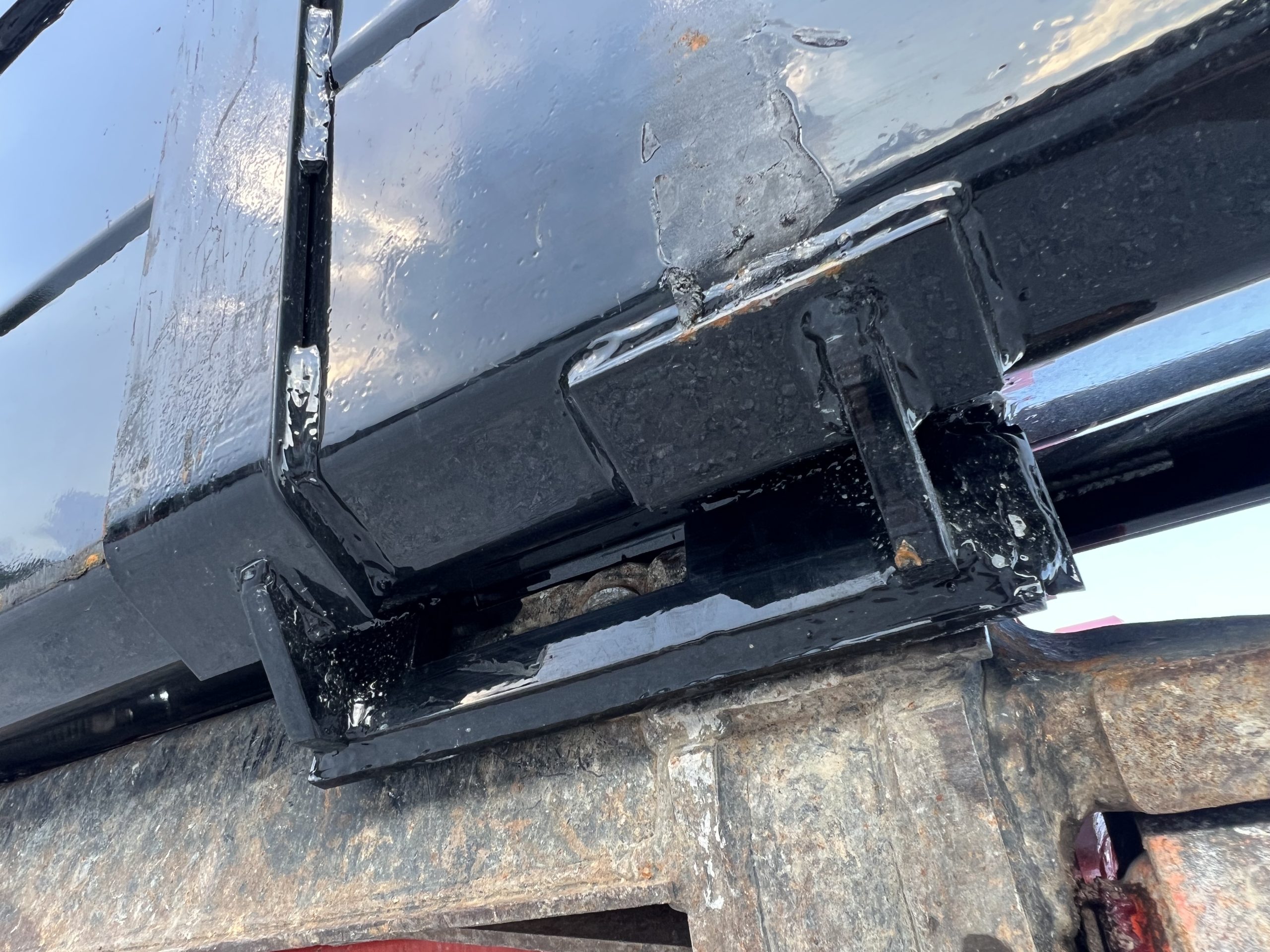 XHD 73″ Severe Duty Tooth Bucket with Side Cutters Fits Compact Track Loader - Image 16