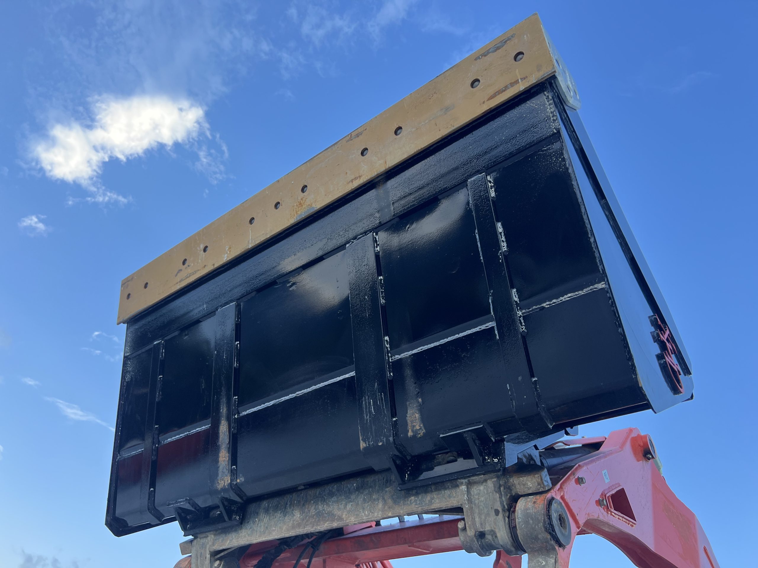 XHD 73″ Severe Duty Smooth Bucket with Bolt On Cutting Edge Fits Compact Track Loader - Image 15