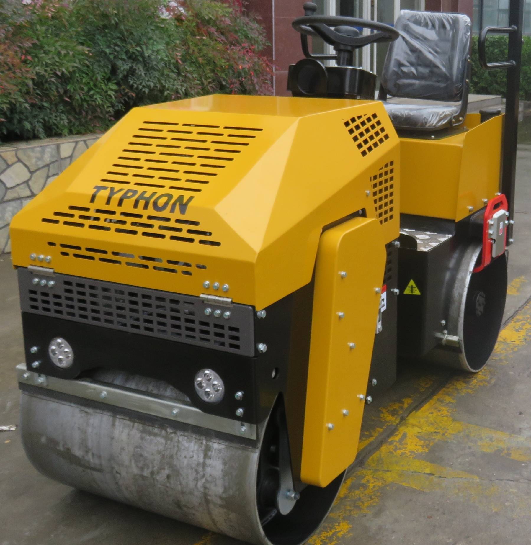 TYPHON FURY 1 Ton Vibratory Compactor Asphalt Roller USA - Image 3